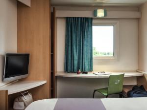 TV a/nebo společenská místnost v ubytování Hotel ibis Leiria Fatima