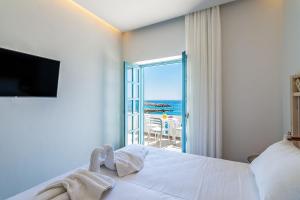 A bed or beds in a room at Livikon by the Sea