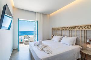 A bed or beds in a room at Livikon by the Sea