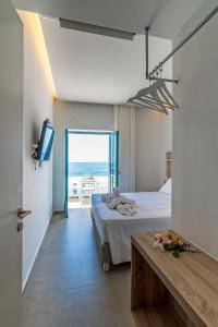 A bed or beds in a room at Livikon by the Sea