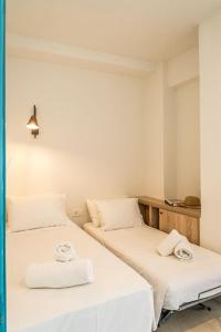 A bed or beds in a room at Livikon by the Sea