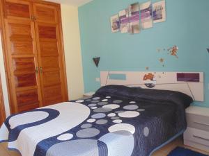 A bed or beds in a room at Bellas Vistas Parque Santiago 2 Még 22 kép