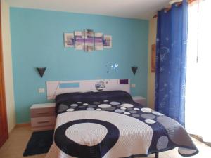 A bed or beds in a room at Bellas Vistas Parque Santiago 2