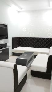 Postel nebo postele na pokoji v ubytování Hotel Saayein Residency