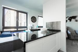 Kuchyňa alebo kuchynka v ubytovaní Luxury Apartment with Large Terrace + 17 fotografií