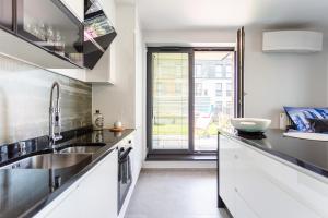 Kuchyňa alebo kuchynka v ubytovaní Luxury Apartment with Large Terrace