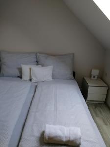A bed or beds in a room at Óvár Apartman