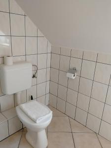 A bathroom at Óvár Apartman