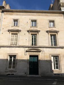 a building with a green door in front of it at Le Bahia centre la Brèche wifi linge de pressing in Niort