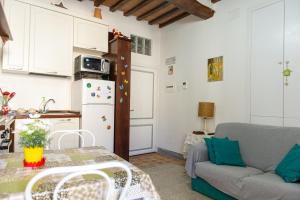 Virtuvė arba virtuvėlė apgyvendinimo įstaigoje Casa vacanze al Castello.