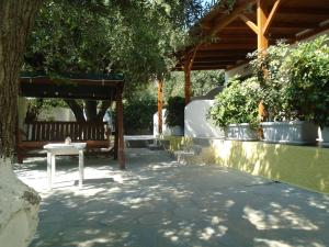 A garden outside Leros Eleonas Apartments