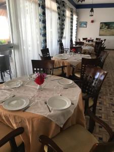 Un restaurant sau alt loc unde se poate mânca la Hotel Al Khaima