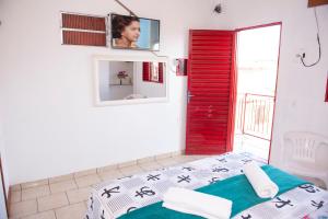 a bedroom with a bed and a tv on the wall at Excelente Apartamento - Família Mangas Monteiro in Macapá