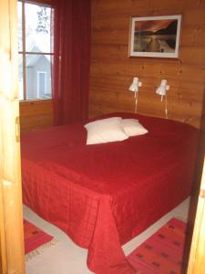 Postel nebo postele na pokoji v ubytování Lost Inn Cabins