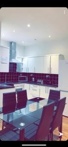 A kitchen or kitchenette at Spacious Shude Hill Apartment With Balcony