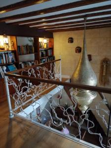 a glass table with a vase on top of it at Apartamento Cruz Vieja in Jerez de la Frontera