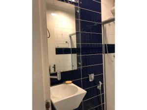 a bathroom with a sink and a mirror at FORTE DA PRAIA 2 in Cabo Frio