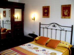 A bed or beds in a room at Refugio La Covatilla I,II,III y IV Még 28 kép