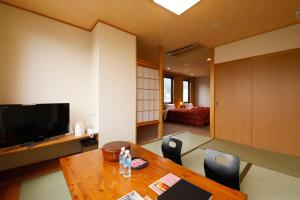 Postel nebo postele na pokoji v ubytování Tsuruya Ryokan