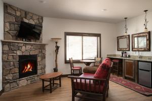 a living room with a fireplace and a tv at The Landing at Estes Park in Estes Park