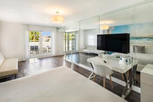 a living room with a desk and a tv at President Villa in Miami Beach