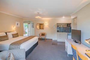 Kuchyň nebo kuchyňský kout v ubytování Silver Fern Rotorua Suites & Spa