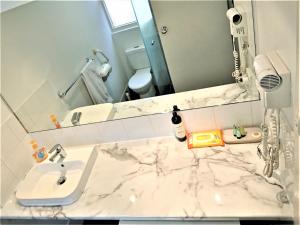 A bathroom at Hi 5 Glenelg Studio Apartment