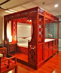Postel nebo postele na pokoji v ubytování Qinfu Hotel Beijing Nanluogu Lane Houhai