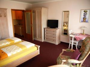 Tempat tidur dalam kamar di Hotel Fortuna