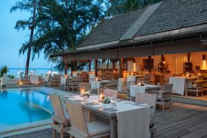 Bazén v ubytování SALA Samui Choengmon Beach Resort nebo v jeho okolí