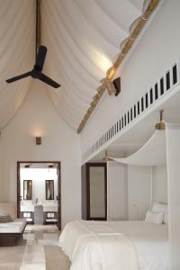 Postel nebo postele na pokoji v ubytování SALA Samui Choengmon Beach Resort