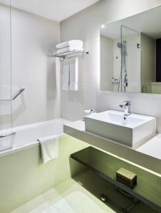 Ванная комната в Pullman Dubai Creek City Centre