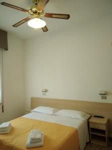 Postel nebo postele na pokoji v ubytování Hotel Niagara