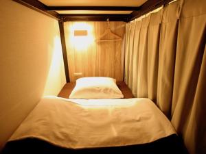 Postel nebo postele na pokoji v ubytování Osaka Guesthouse Nest