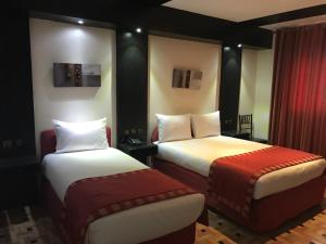 Un pat sau paturi într-o cameră la Hotel Al Khaima