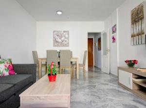 Posedenie v ubytovaní APARTAMENTO VIÑUELA