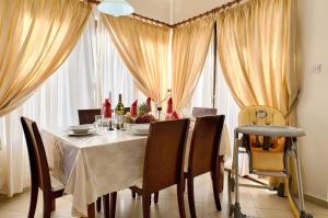 a dining room with a table and chairs at Villa Tsikkos Tria in Polis Chrysochous