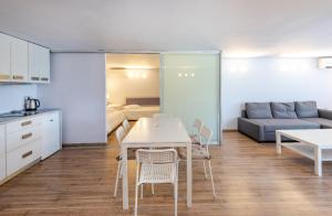 Kuchyň nebo kuchyňský kout v ubytování Triton Boutique Hotel