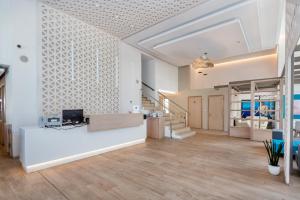 TV a/nebo společenská místnost v ubytování Triton Boutique Hotel