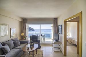 a living room with a couch and a view of the ocean at Villas Guzman - Apartamento Bellissimo in Moraira