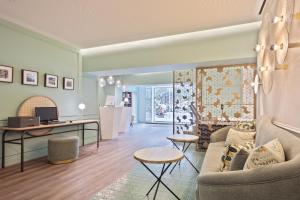 TV a/nebo společenská místnost v ubytování Hotel Via Augusta