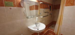Koupelna v ubytování Toila Spa Hotel