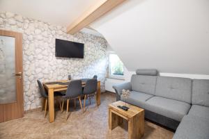 Χώρος καθιστικού στο Apartments Grad Kamen