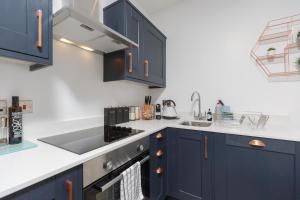 Dapur atau dapur kecil di Dollar Apartments-39 Bridge Street