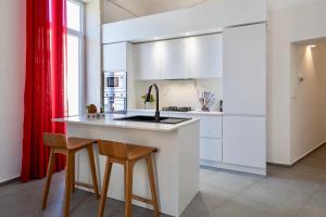 Kuchyňa alebo kuchynka v ubytovaní Ortigia Fab Apartment