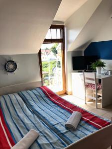 En eller flere senge i et værelse på Villa Papaj