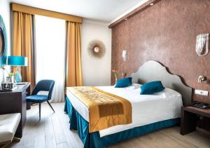 Uma cama ou camas num quarto em FH55 Grand Hotel Palatino