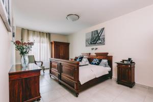 A bed or beds in a room at Villa Georgina