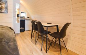 a dining room with a table and chairs at Stunning Apartment In Nørre Nebel in Nørre Nebel