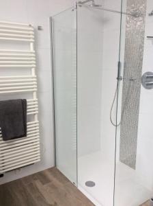 Bilik mandi di Gîte Citadin Athois